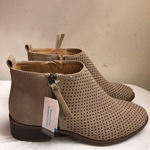 NEW TIME AND TRU TAN ANKLE BOOTS VARIOUS SIZES